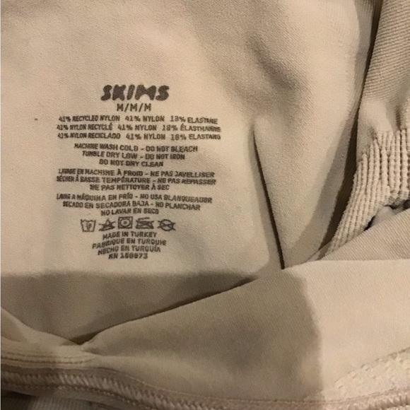 SKIMS Seamless Sculpt Thong Bodysuit | Clay - Picture 6 of 7